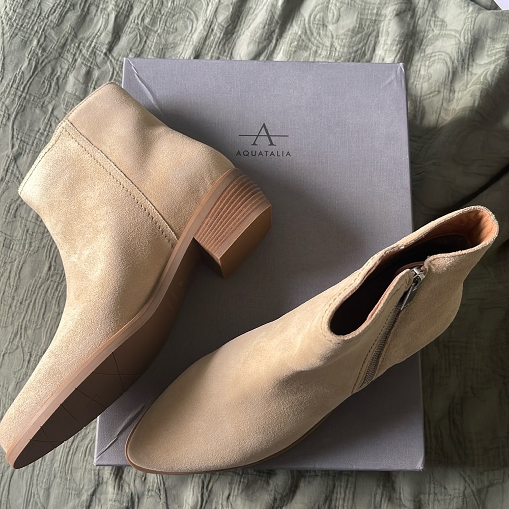 Suede Aquatalia weather proof ankle boots